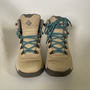 Columbia hiking boots. Size 6. Worn twice, like new.